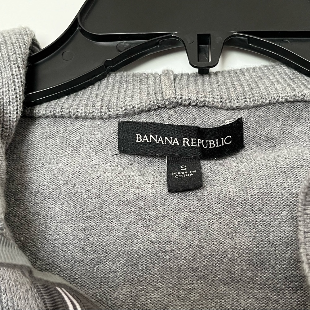 Banana republic grey sweater with hoodie, EUC - Picture 3 of 5